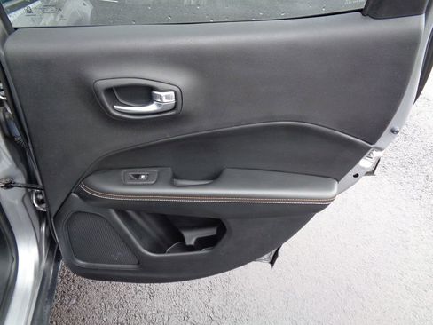 Certified 2019 Jeep Compass Latitude image 9