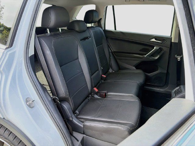 Used 2018 Volkswagen Tiguan SEL AWD/4WD image 16