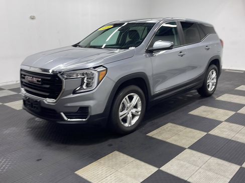 Used 2024 GMC Terrain SLE AWD/4WD image 1