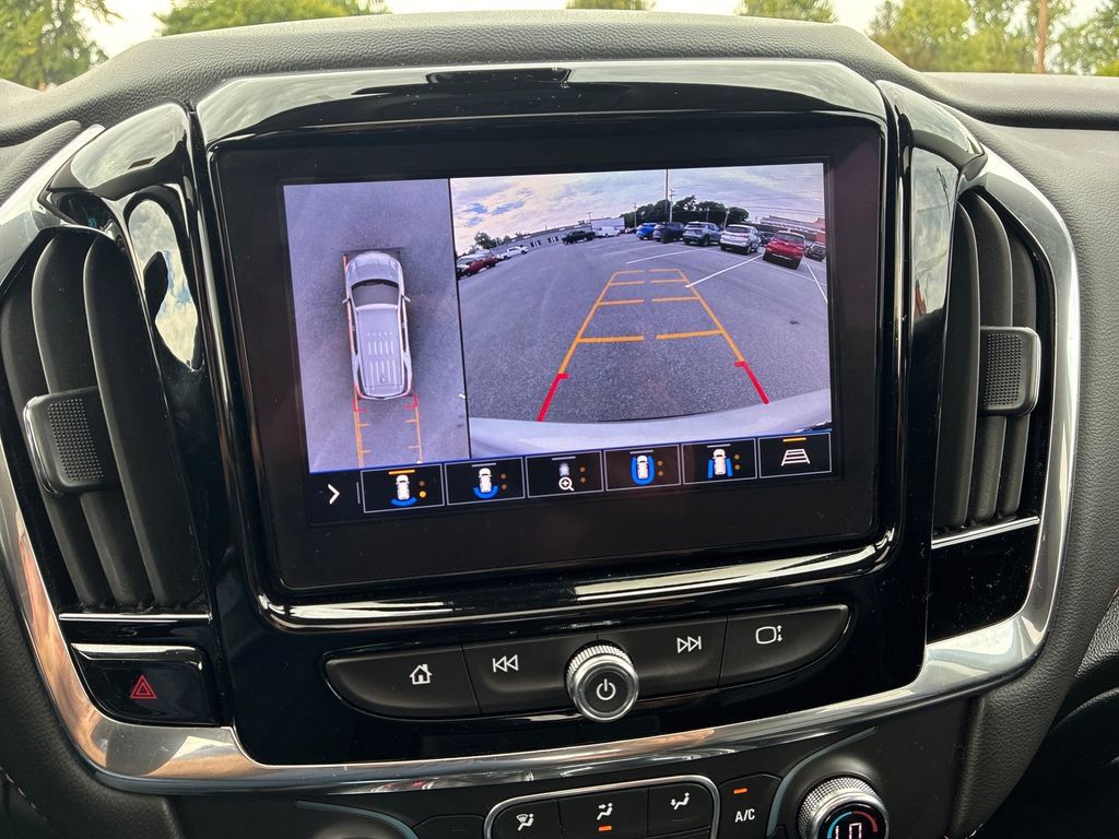 Used 2020 Chevrolet Traverse LT w/ LT Premium Package AWD/4WD image 28