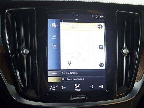 Used 2020 Volvo V60 T5 Cross Country image 18