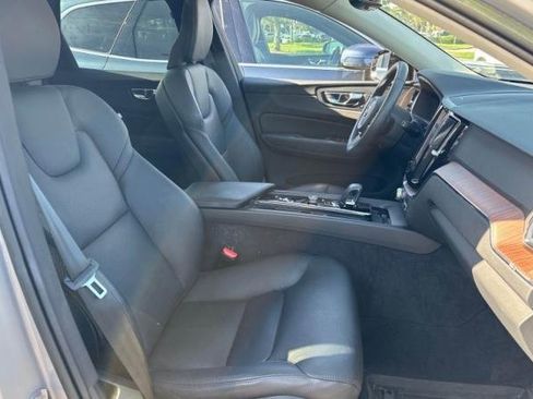 Used 2023 Volvo XC60 B5 Plus w/ Climate Package image 8