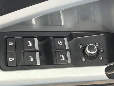 Used 2023 Audi Q3 2.0T Premium image 39