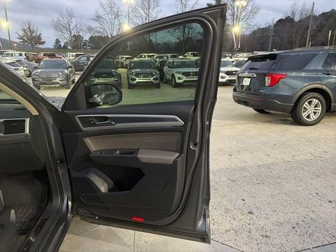 Used 2021 Volkswagen Atlas SEL Premium image 15