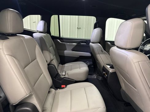 Used 2026 GMC Acadia Elevation w/ Elevation Premium Package FWD image 18