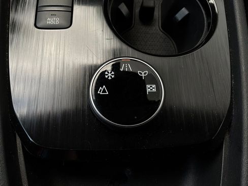 Used 2025 Nissan Rogue SV AWD/4WD image 23