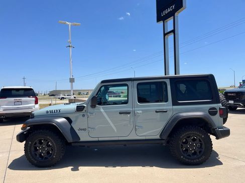 Used 2023 Jeep Wrangler Unlimited w/ Cold Weather Group AWD/4WD image 3
