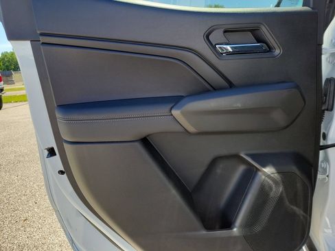 Used 2025 Chevrolet Colorado LT AWD/4WD image 9