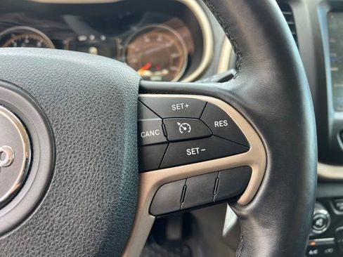 Used 2015 Jeep Cherokee Latitude w/ Cold Weather Group AWD/4WD image 22