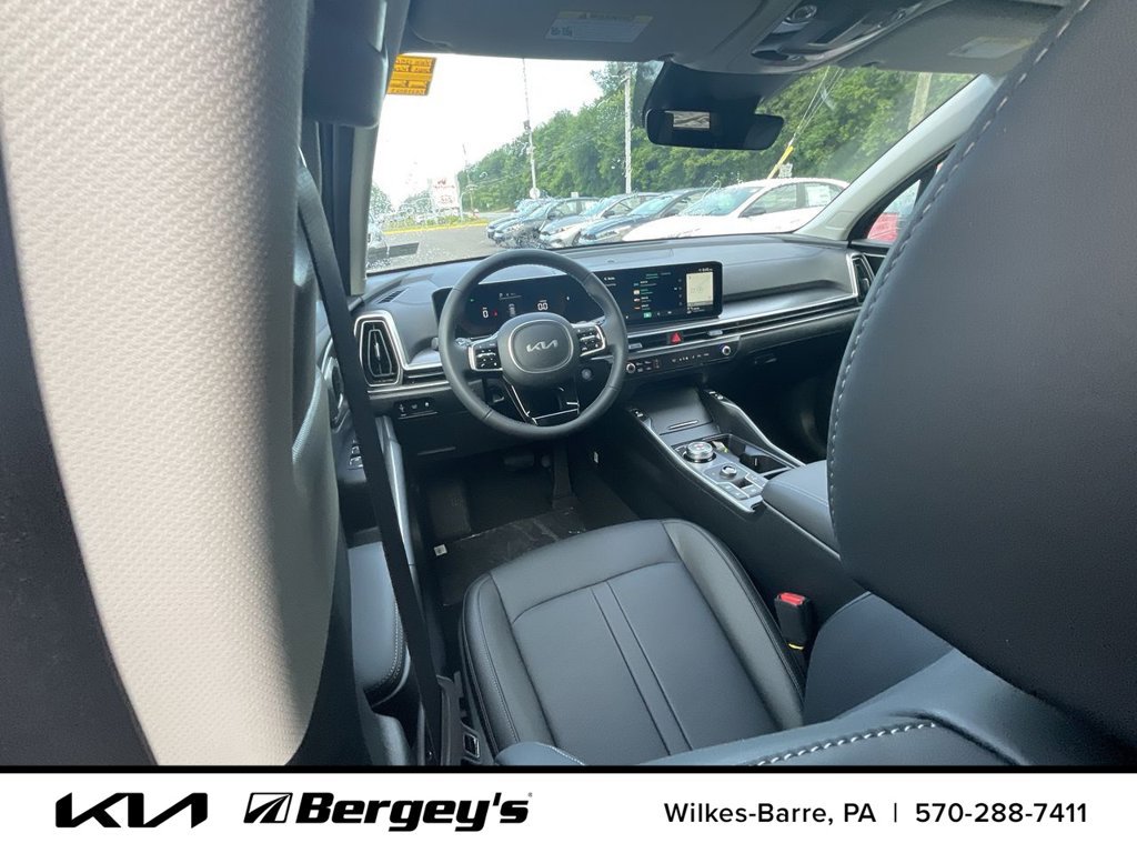 Certified 2025 Kia Sorento EX AWD/4WD image 2