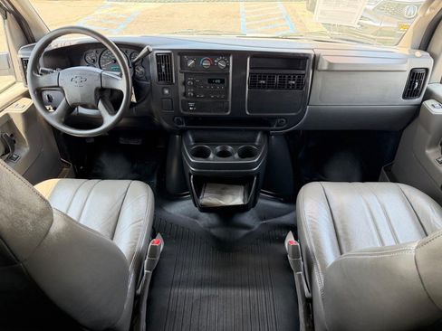 Used 2007 Chevrolet Express 3500 RWD image 29