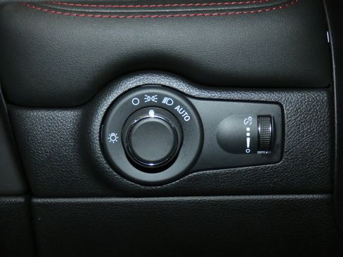 Used 2024 Dodge Durango GT image 19