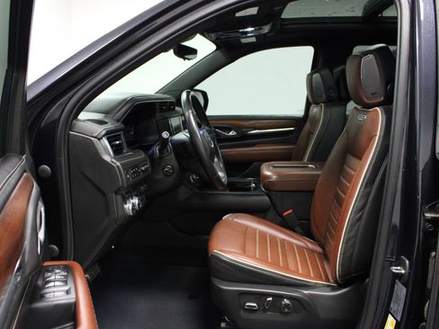 Used 2023 GMC Yukon Denali Ultimate AWD/4WD image 12