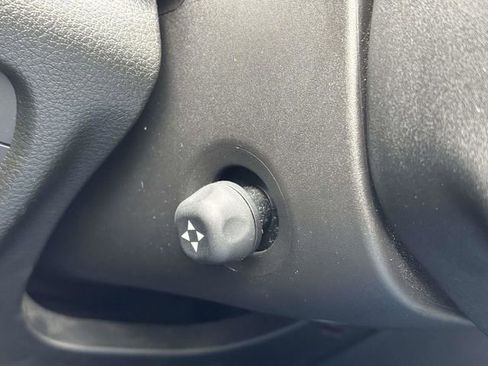 Used 2022 Jeep Grand Cherokee L Limited w/ Luxury Tech Group II image 13