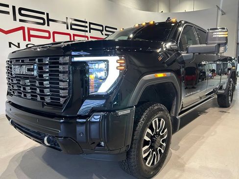 Used 2025 GMC Sierra 2500 Denali Ultimate AWD/4WD image 2