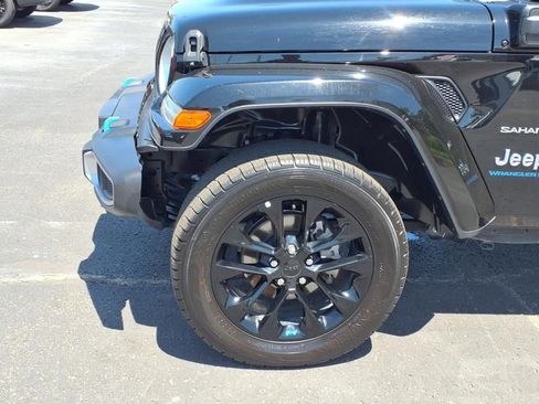 Used 2023 Jeep Wrangler Unlimited Sahara image 11