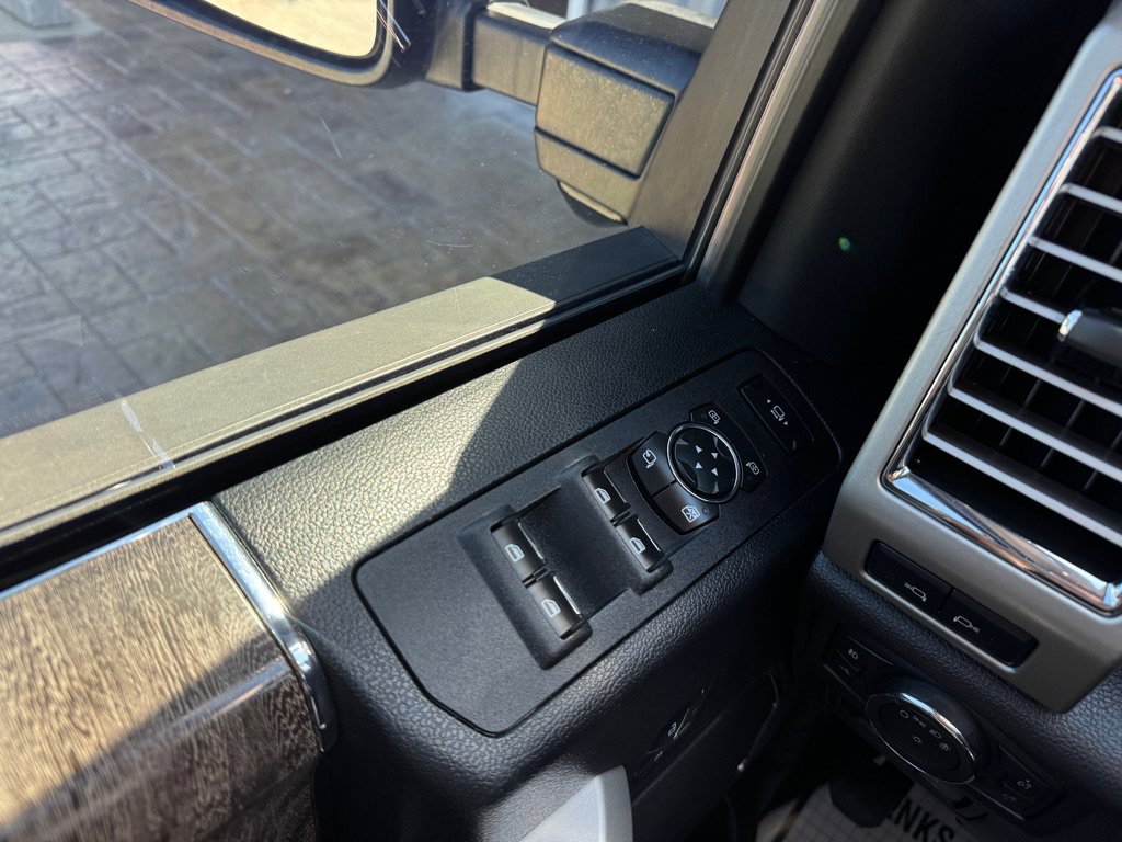 Used 2017 Ford F250 Lariat w/ Lariat Ultimate Package AWD/4WD image 17
