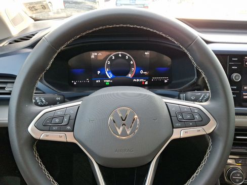 Certified 2024 Volkswagen Taos SE image 20