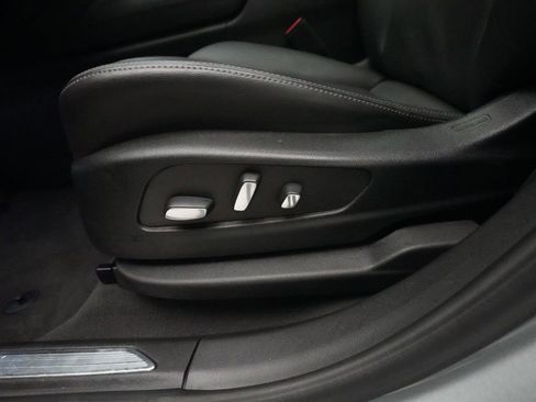 Used 2023 Cadillac XT5 Sportv w/ Technology Package image 31