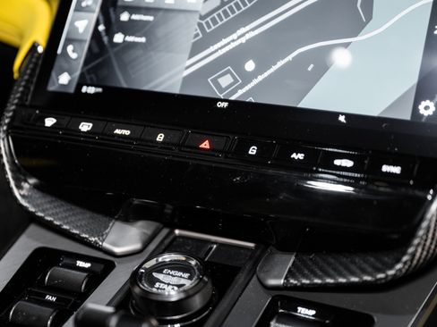 Used 2025 Aston Martin Vanquish image 28