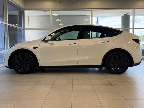 Used 2024 Tesla Model Y Long Range AWD/4WD image 4