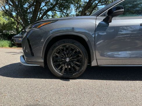 Used 2025 Toyota Highlander XSE AWD/4WD image 10