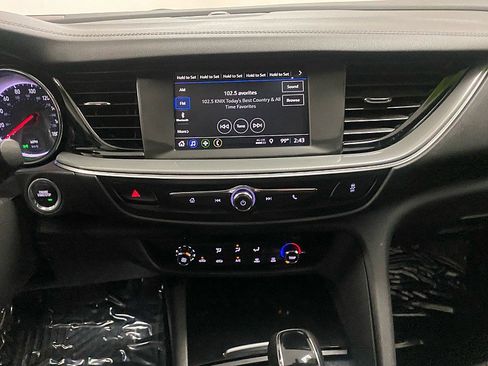 Used 2019 Buick Regal Preferred image 14