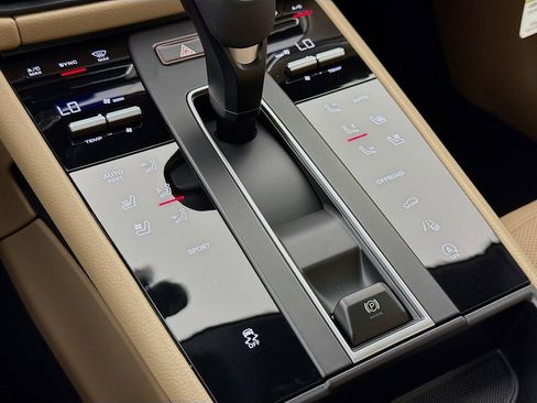 New 2026 Porsche Macan image 22