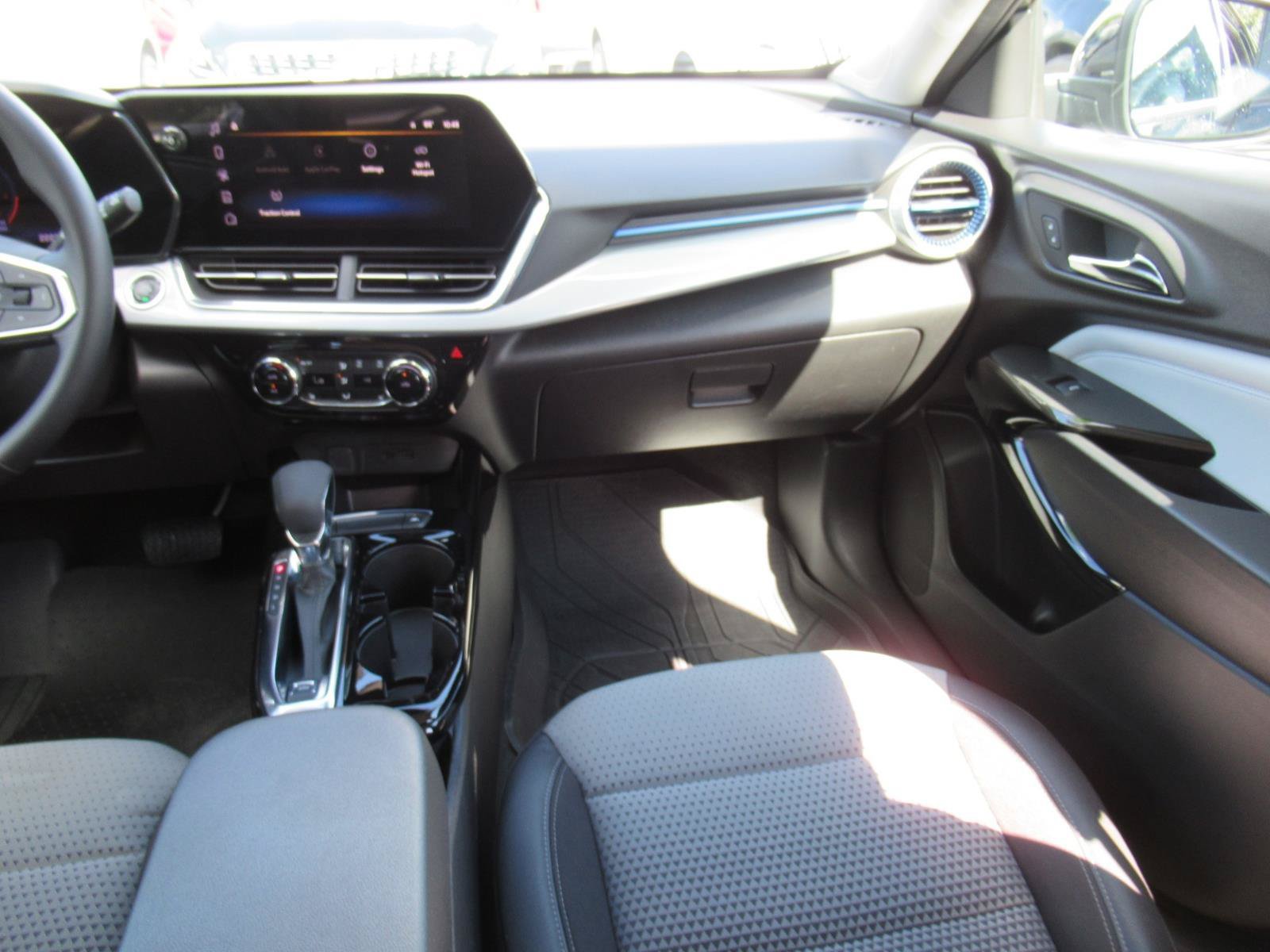 Used 2025 Chevrolet Trax LT w/ Driver Confidence Package FWD image 14
