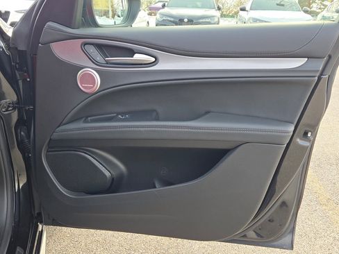 Used 2024 Alfa Romeo Stelvio Veloce image 8