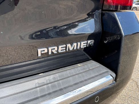 Used 2020 Chevrolet Suburban Premier w/ Premier Plus Edition RWD image 10