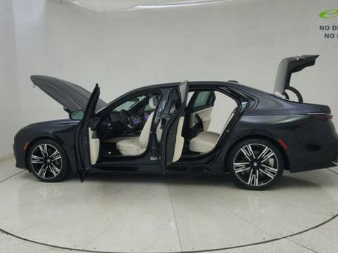 Used 2023 BMW 740i w/ Parking Assistance Package RWD image 73