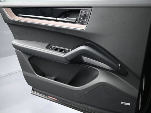 Certified 2025 Porsche Cayenne AWD/4WD image 22