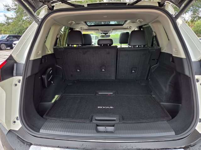 Used 2023 Nissan Rogue Platinum w/ Platinum Premium Package FWD image 18