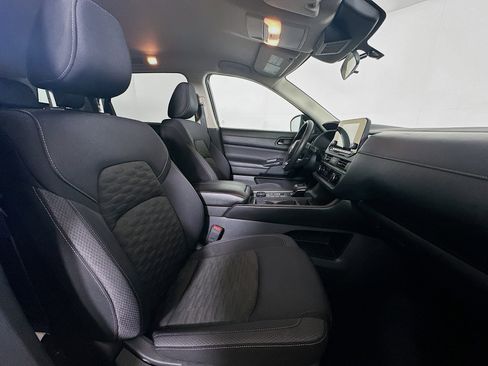 Used 2024 Nissan Pathfinder S image 29