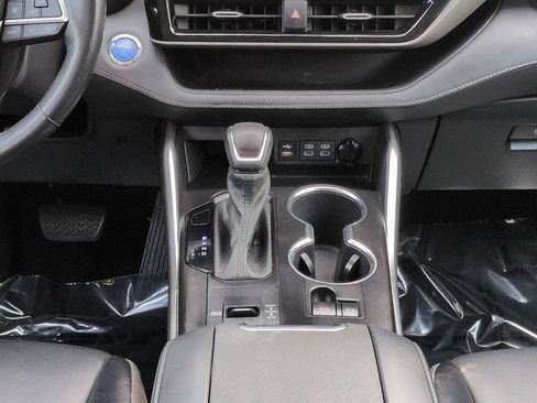 Used 2022 Toyota Highlander XLE FWD image 19