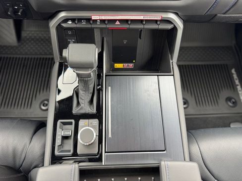 New 2025 Toyota Sequoia Platinum image 18