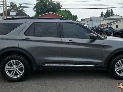 Used 2023 Ford Explorer XLT w/ Equipment Group 202A AWD/4WD image 6