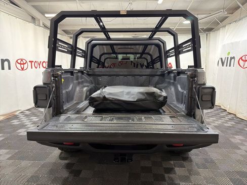 Used 2022 Jeep Gladiator Rubicon w/ Cold Weather Group AWD/4WD image 14