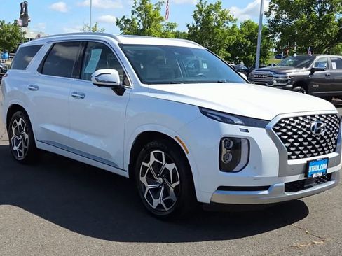 Used 2022 Hyundai Palisade Calligraphy w/ Cargo Package FWD image 2