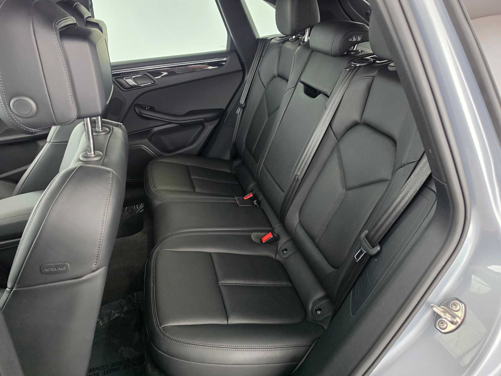 Used 2025 Porsche Macan AWD/4WD image 17