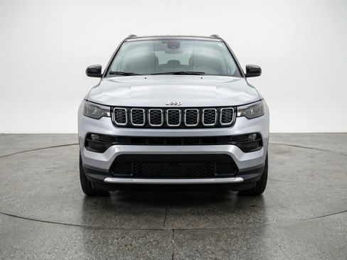 Used 2025 Jeep Compass Limited AWD/4WD image 2