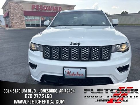 Certified 2022 Jeep Grand Cherokee Laredo X RWD image 1
