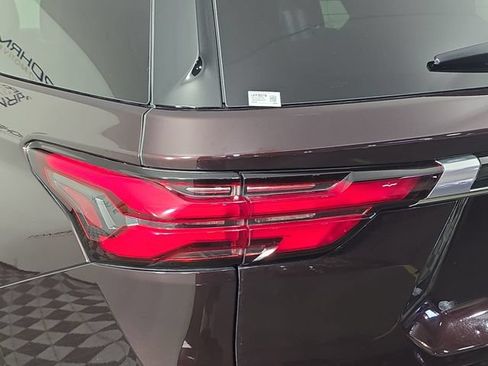 Used 2022 Chevrolet Traverse Premier w/ LPO, Floor Liner Package AWD/4WD image 39