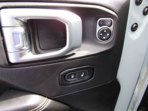 Used 2024 Jeep Wrangler Unlimited Sahara w/ Technology Group AWD/4WD image 16