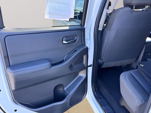 Used 2024 Nissan Frontier SV image 28