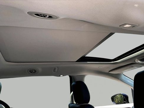 Used 2023 Chrysler Pacifica Limited FWD image 15