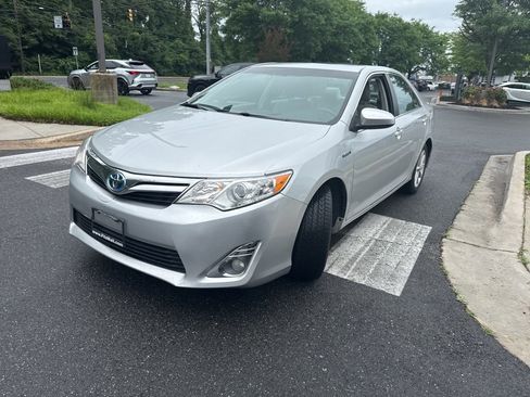 Used 2012 Toyota Camry XLE w/ Leather Pkg FWD image 3