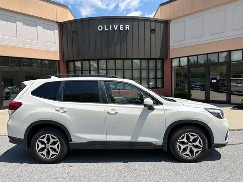 Used 2019 Subaru Forester Premium w/ All-Weather Package AWD/4WD image 8