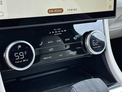 New 2024 Jaguar F-PACE R-Dynamic S image 19